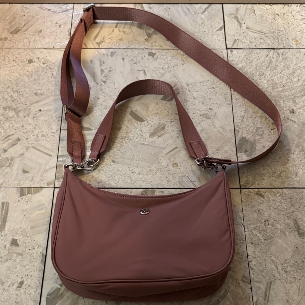 Lululemon mauve cross body bag